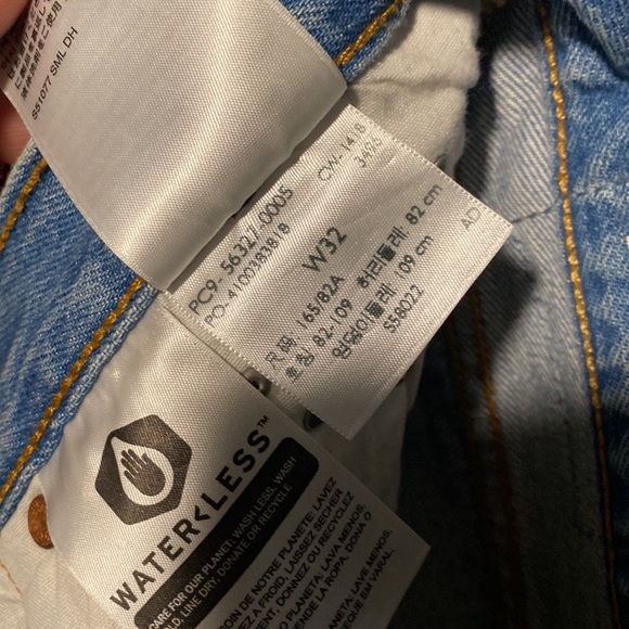 LAST CHANCE LEVIS BEADED SHORTS - Picture 4 of 4